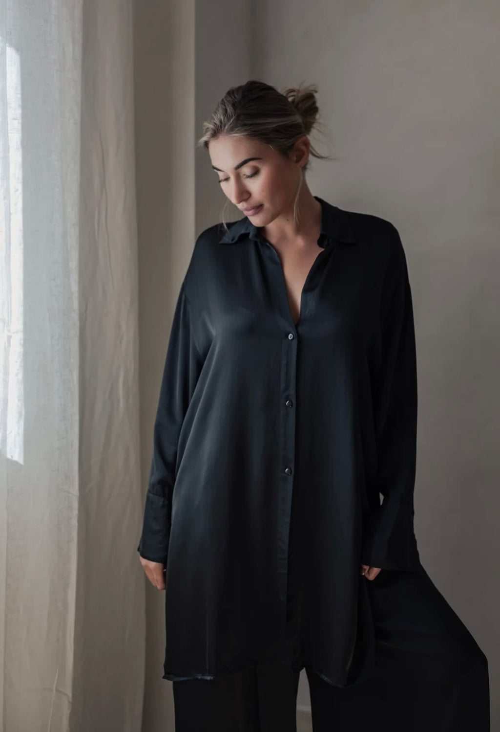 BYPIAS GLOWING SATIN LUXE VELONA BLOUSE BLACK