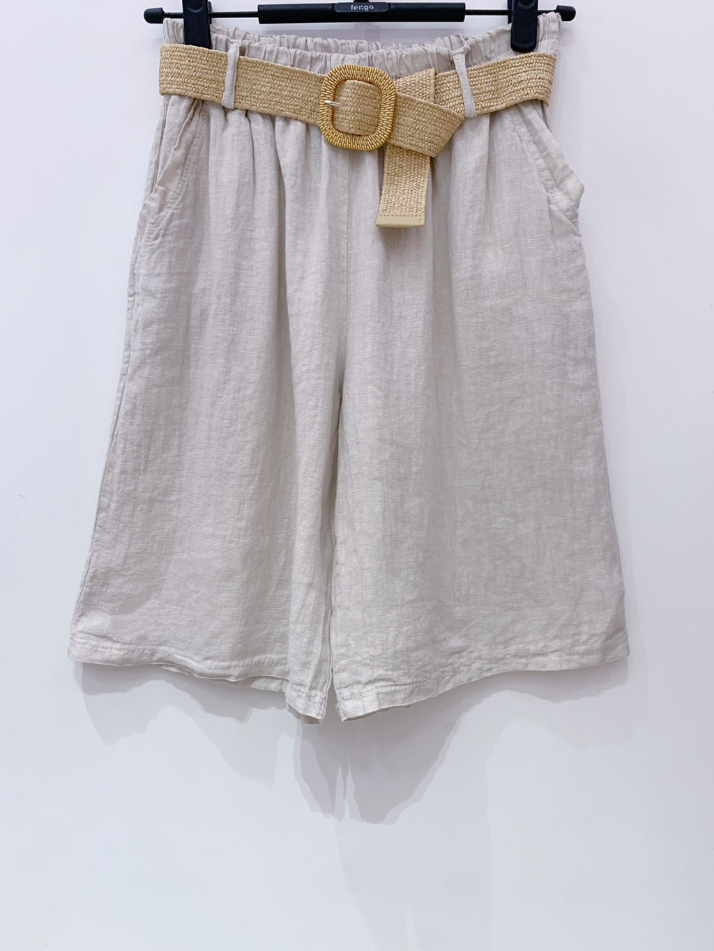 Linen Bermuda shorts beige