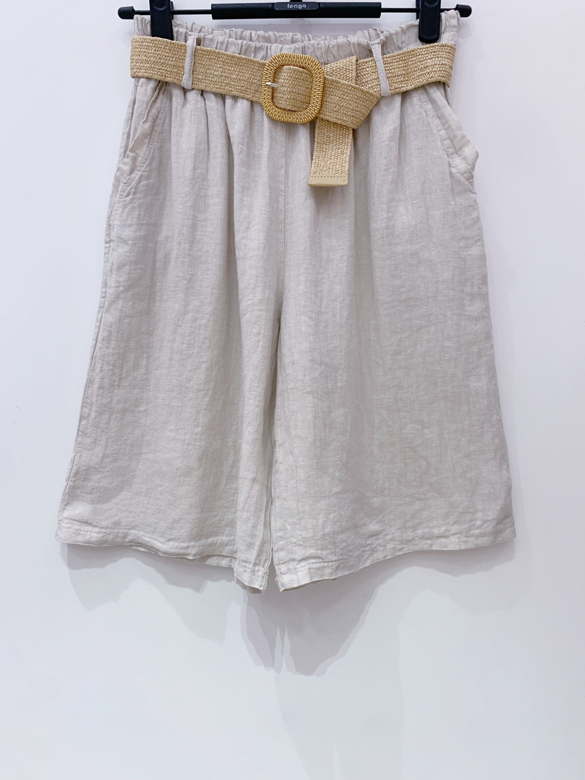 Linen Bermuda shorts beige
