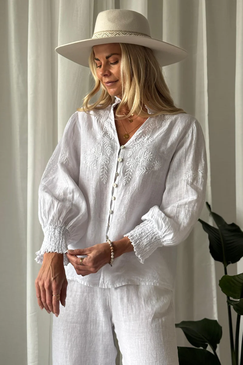 Bypias bohemiana Cottage White