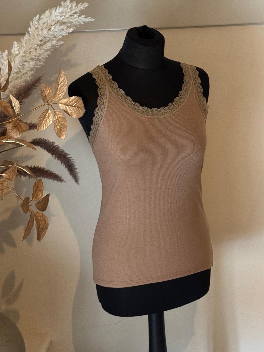 Top  Lotte met kant Camel