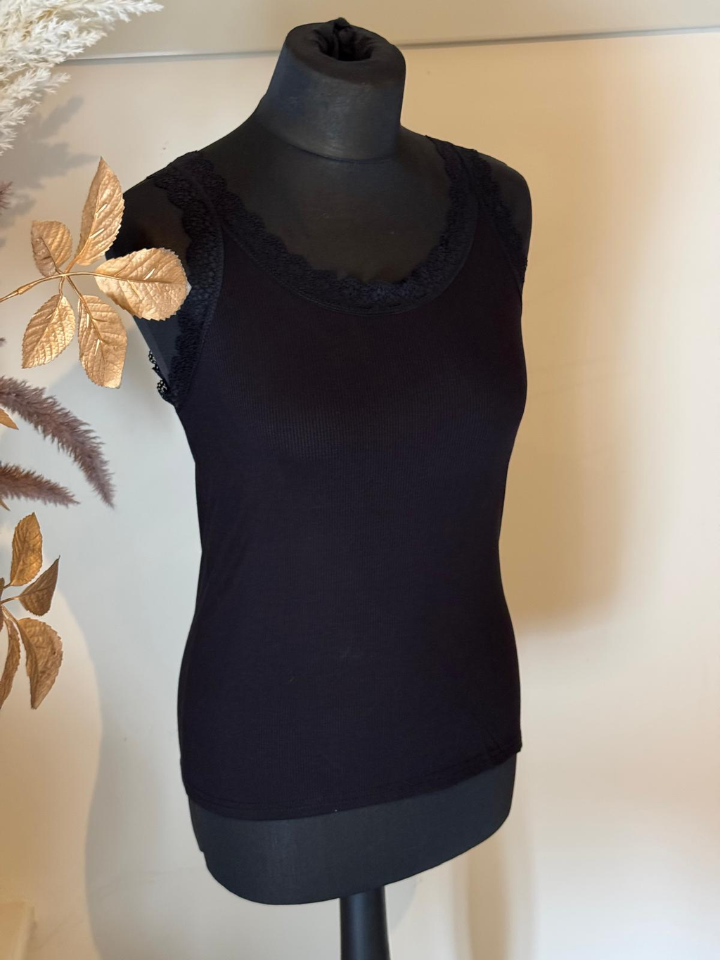 Lotte top with lace black