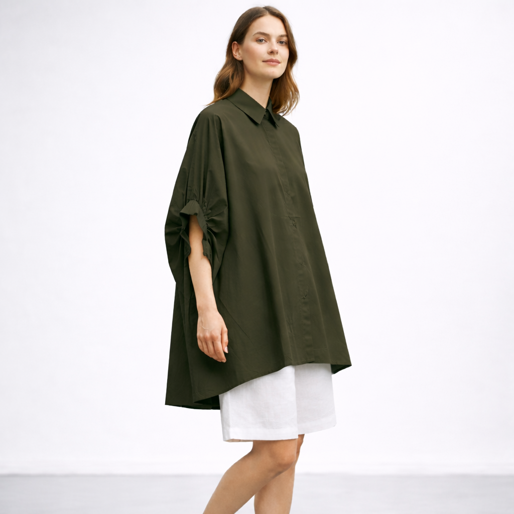COTTON BLOUSE model: MANOU ZWART