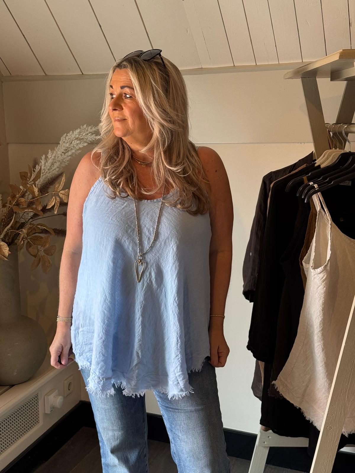Linnen top model: Sunny light blue